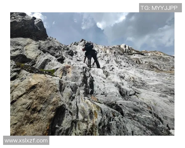 攀岩人生的深度对话:赵丽如何在挑战中找到自我与勇气 攀岩人生的深度对话:赵丽如何在挑战中找到自我与勇气