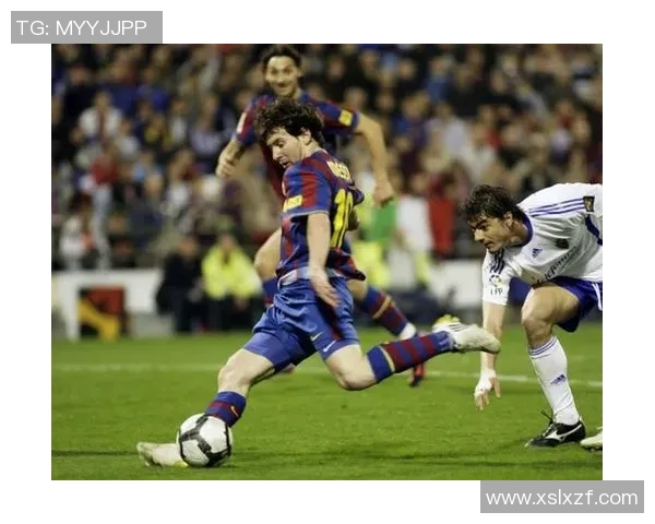 足球明星梅西的艺术之旅：用画笔描绘绿茵传奇与激情瞬间