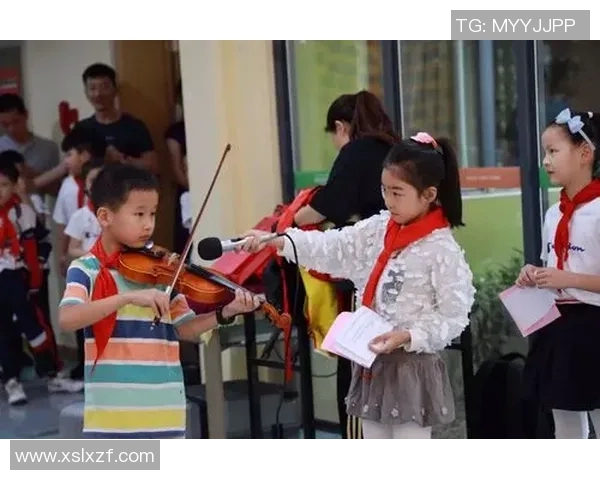 中国足球明星的精彩人生与趣事揭秘,带你走近他们的球场与生活 中国足球明星的精彩人生与趣事揭秘,带你走近他们的球场与生活